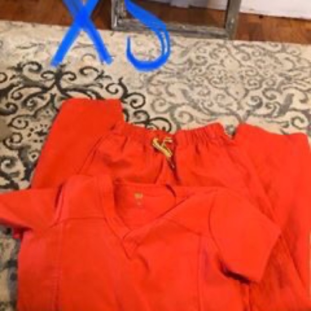 Scrub set